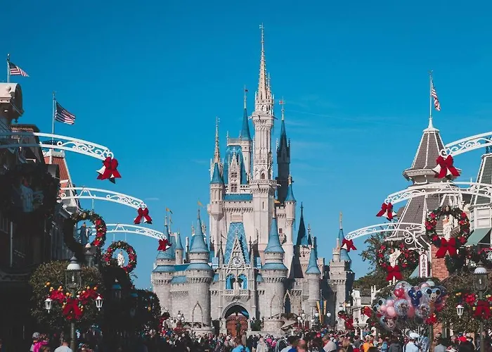 *Au Bord Du Canal*Entre Paris Et Disneyland